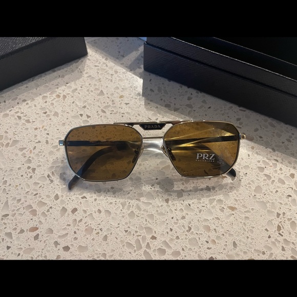 Prada polarized sunglasses - Picture 7 of 8